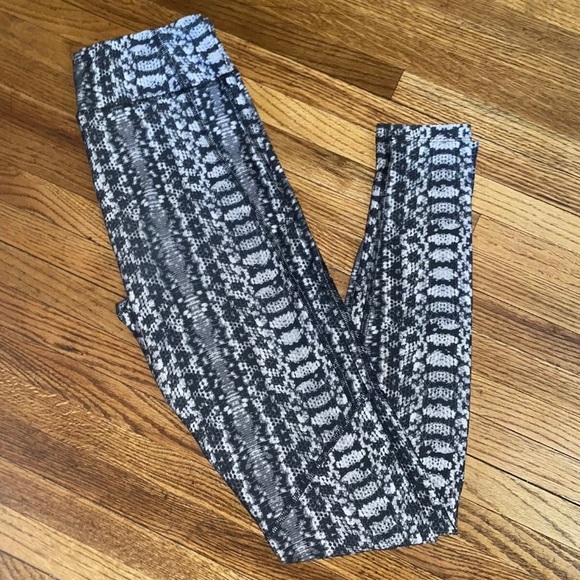 Under Armour Pants - Under Armour leggings. Size small